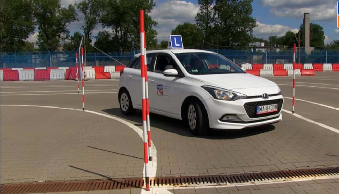 Bał się, że nie zda EGZAMINU na „PRAWKO”, więc wpadł na niecodzienny POMYSŁ. Próba OSZUSTWA będzie go słono KOSZTOWAĆ!