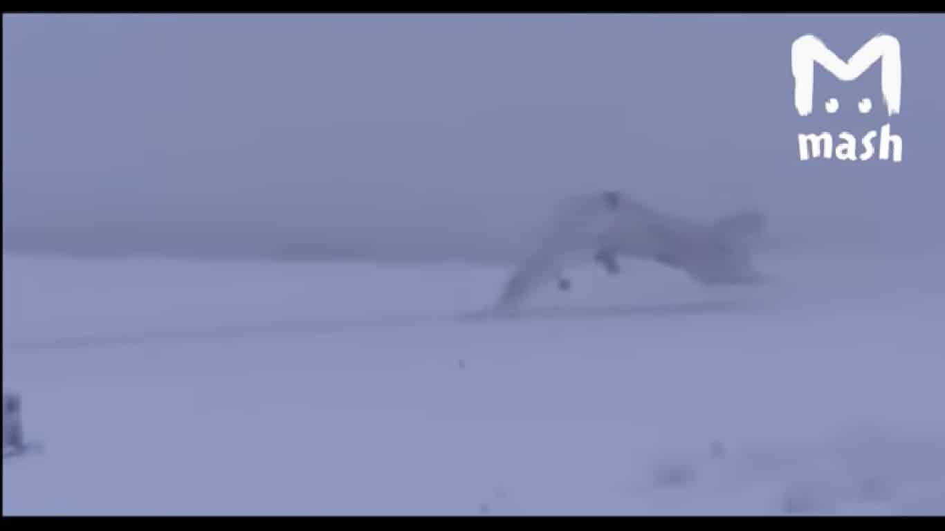 Przerażające nagranie z katastrofy SAMOLOTU! Podczas lądowania MASZYNA odbija się od pasa i ROZPADA na (…)! (wideo)