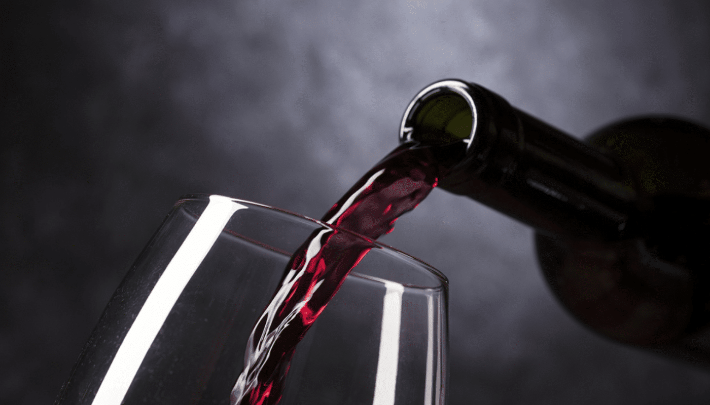 Dramat w Wielkiej Brytanii! 27-latka piła alkohol na pusty żołądek i zmarła!