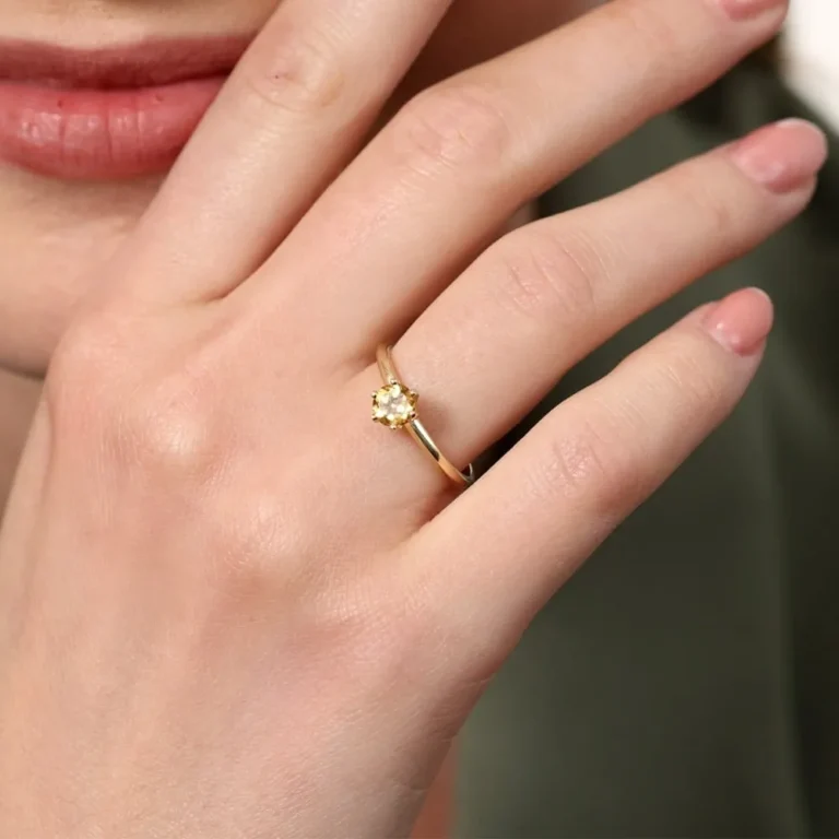 Pierścionki z kamieniem cytrynem – Słoneczny blask i symbol sukcesu